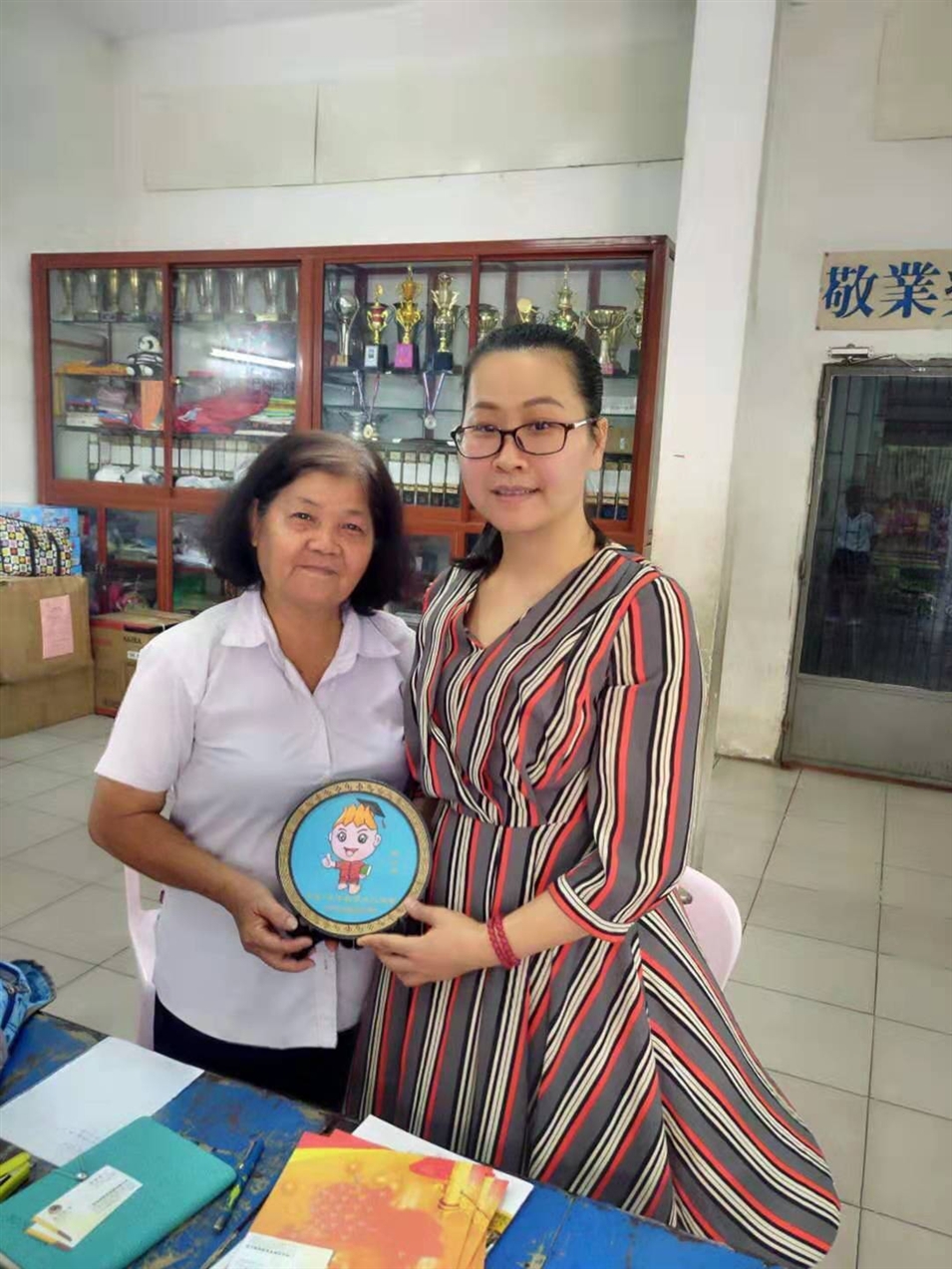 與端華學校鐘主任合影